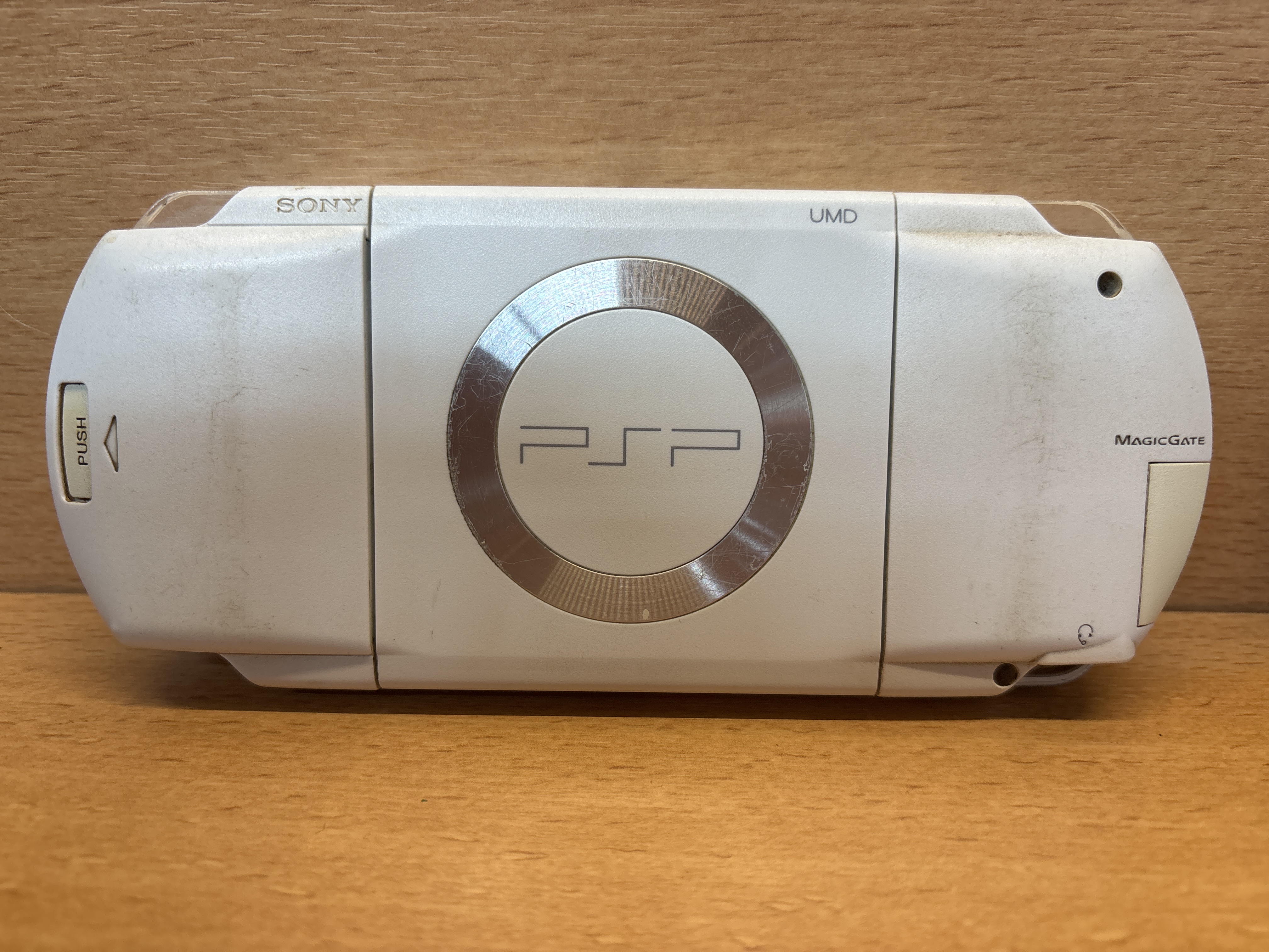 Sony PSP-1004 blanche avec chargeur et housse — photo 3