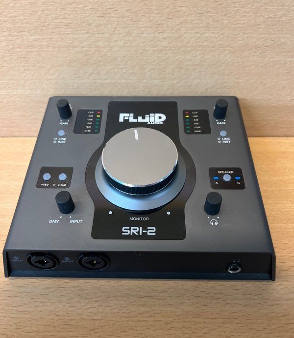 Interface audio USB Fluid Audio SRI-2 avec câble USB