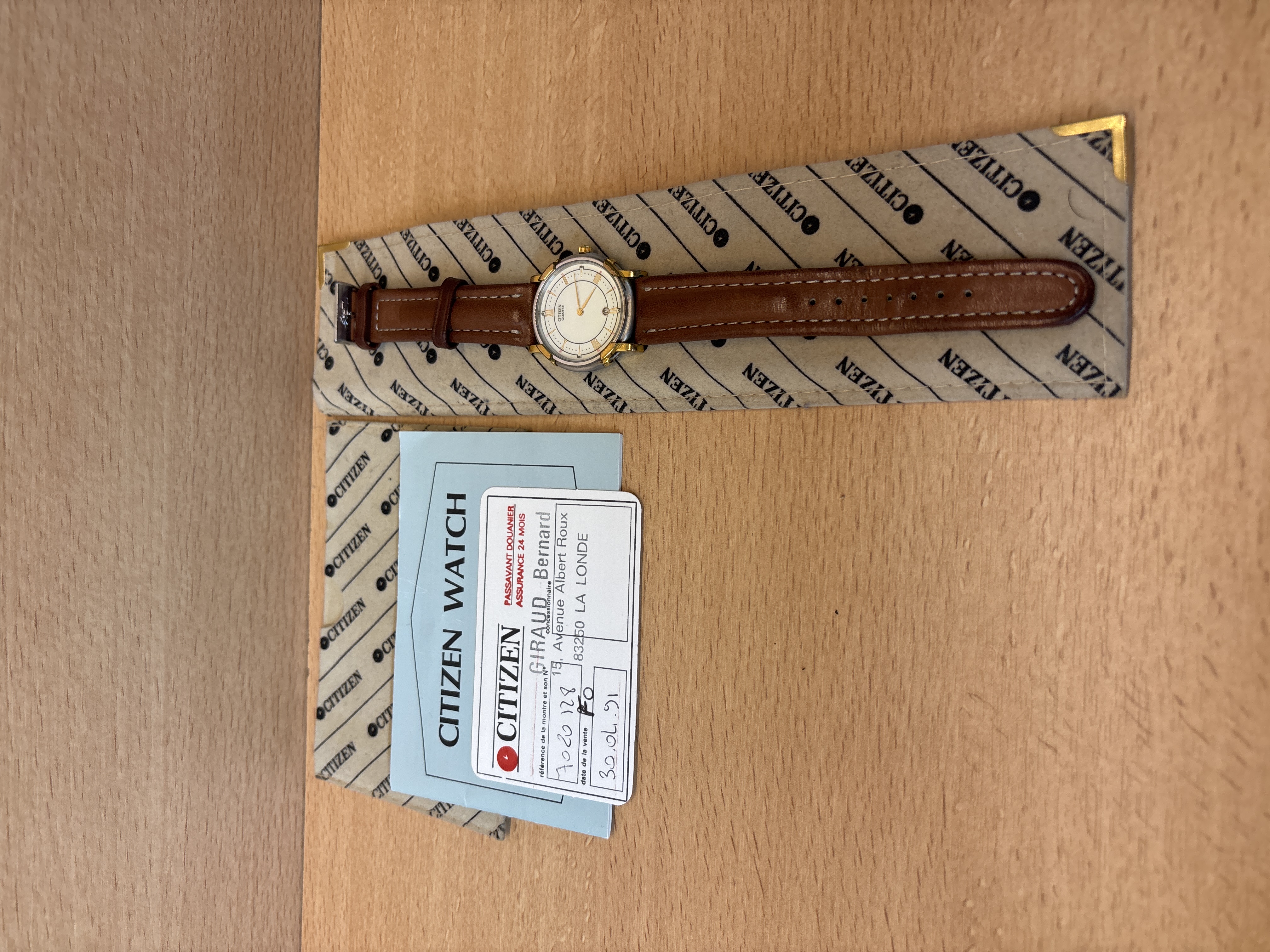 Montre Citizen Quartz homme 1991 bracelet cuir marron avec date