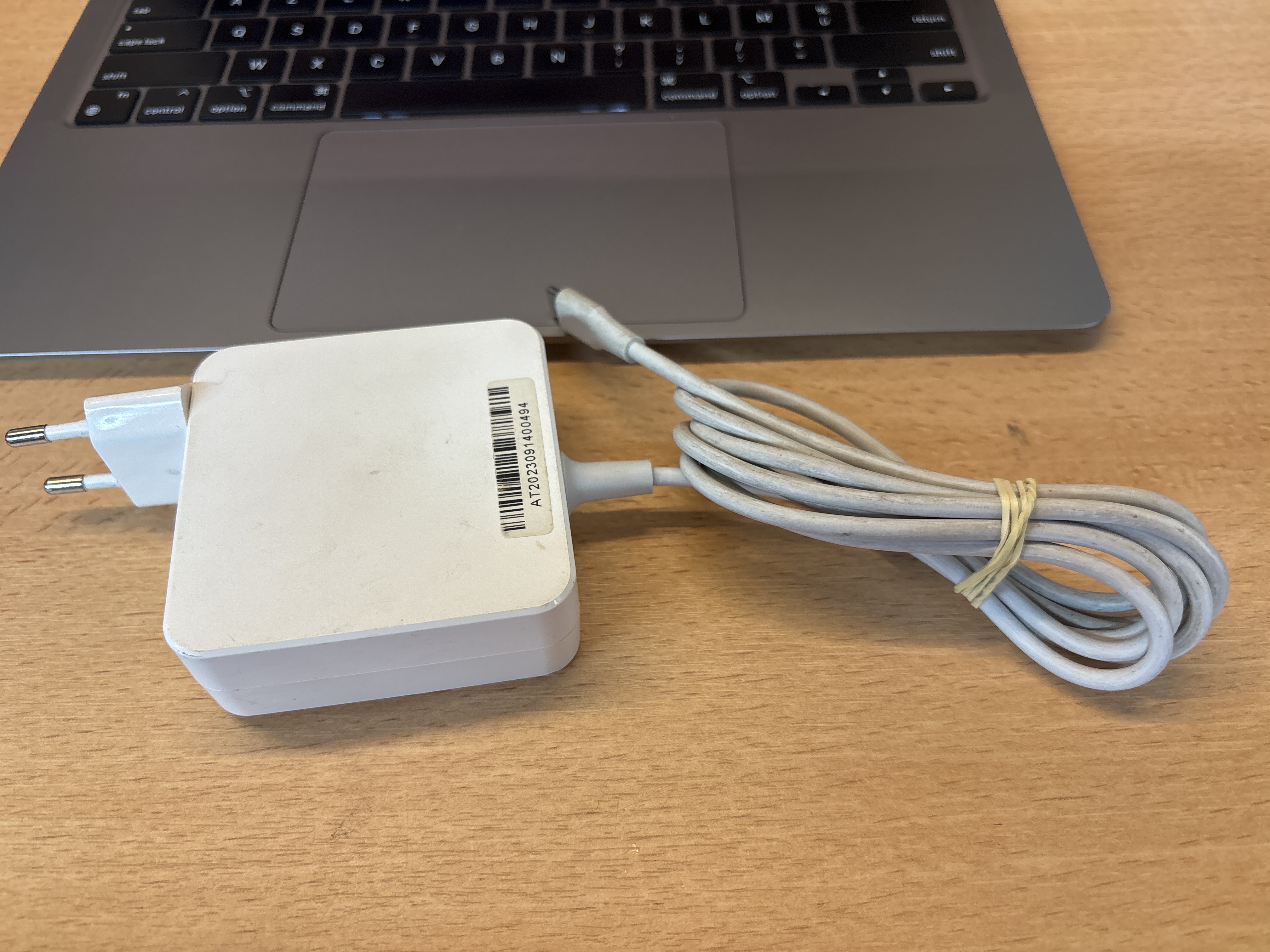 Apple MacBook Air M1 8 Go RAM 256 Go SSD avec chargeur — photo 2