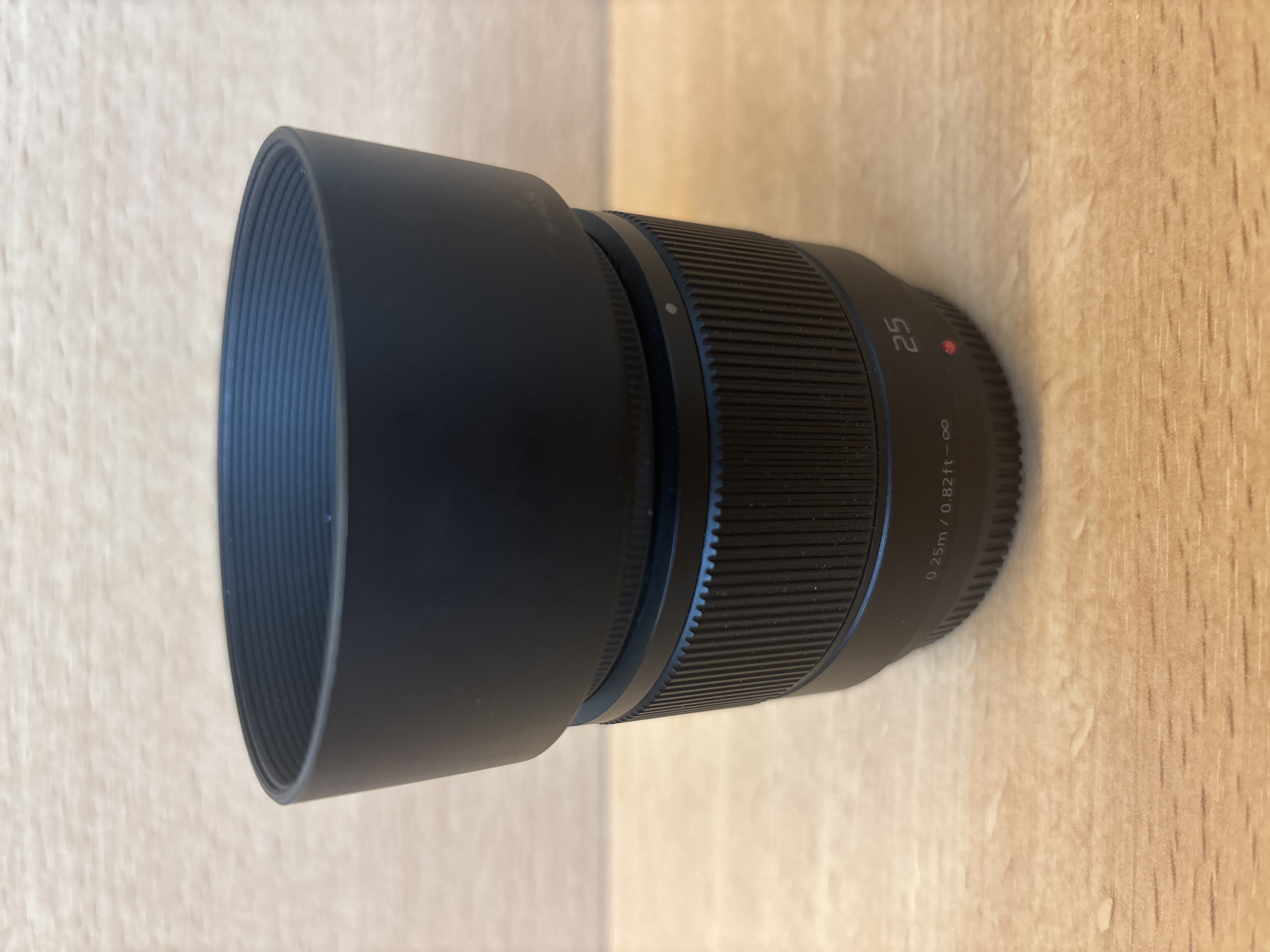 Objectif Panasonic Lumix G 25 mm avec pare-soleil — photo 2