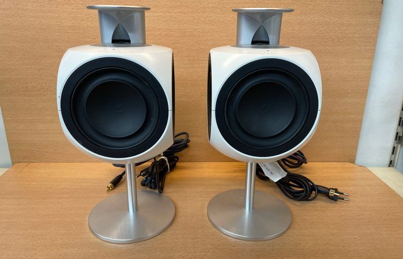 Paire d'enceintes Bang & Olufsen BeoLab 3 avec pieds
