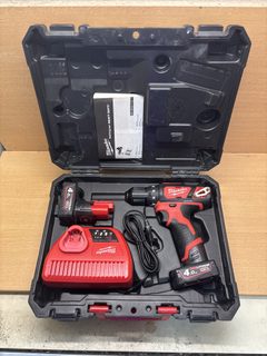 Perceuse visseuse Milwaukee M12 BDD 12V + 2 batteries 4.0Ah chargeur coffret