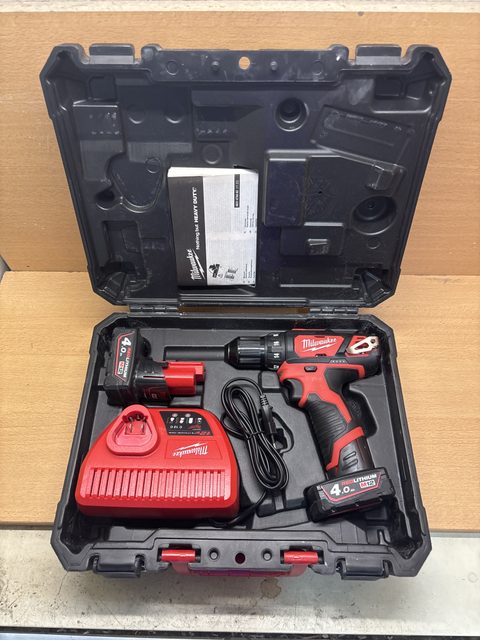 Perceuse visseuse Milwaukee M12 BDD 12V + 2 batteries 4.0Ah chargeur coffret