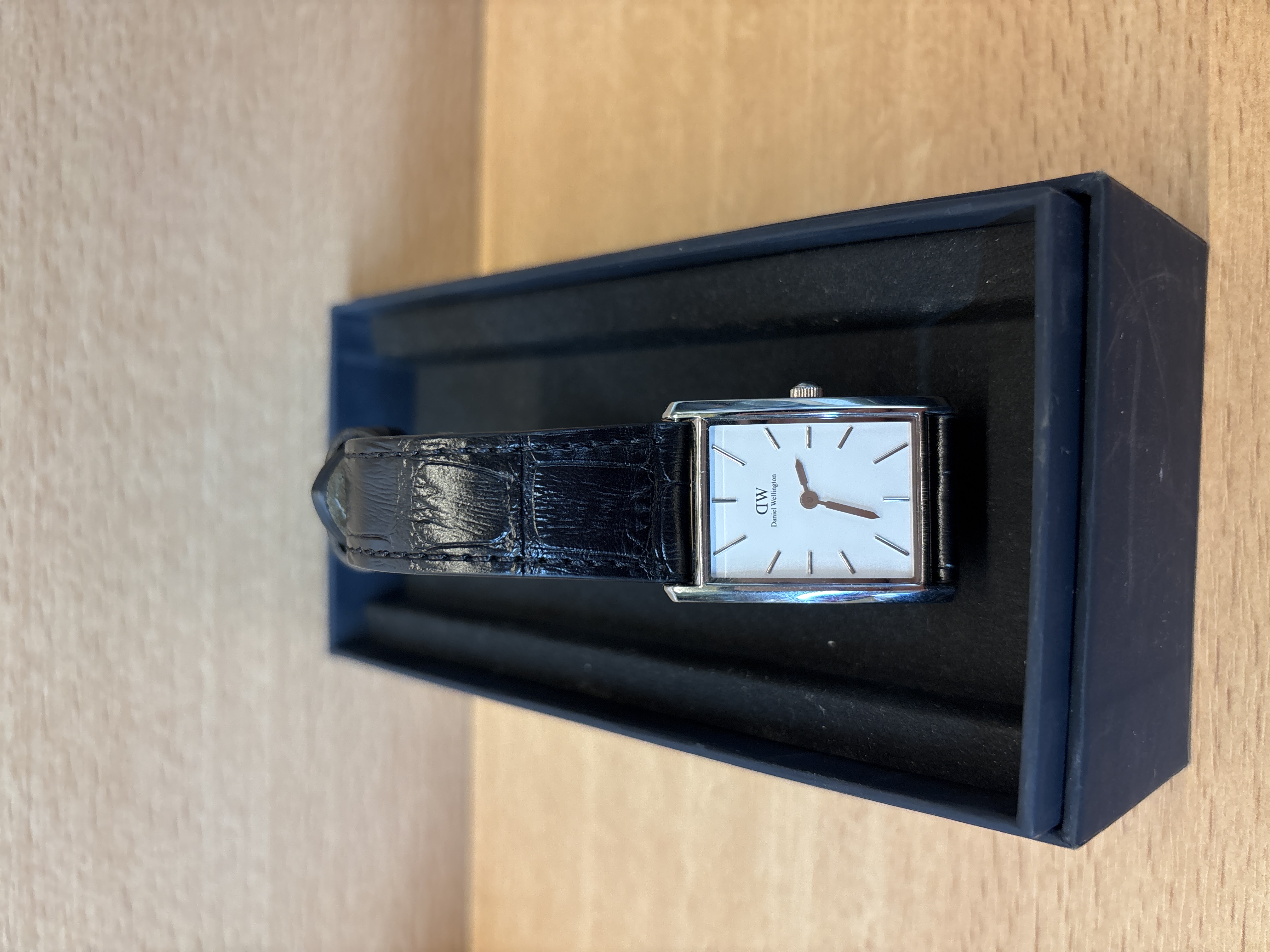 Montre Daniel Wellington Bound rectangulaire acier bracelet cuir noir