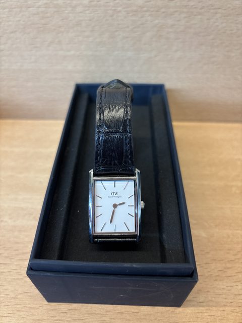 Montre Daniel Wellington Bound rectangulaire acier bracelet cuir noir