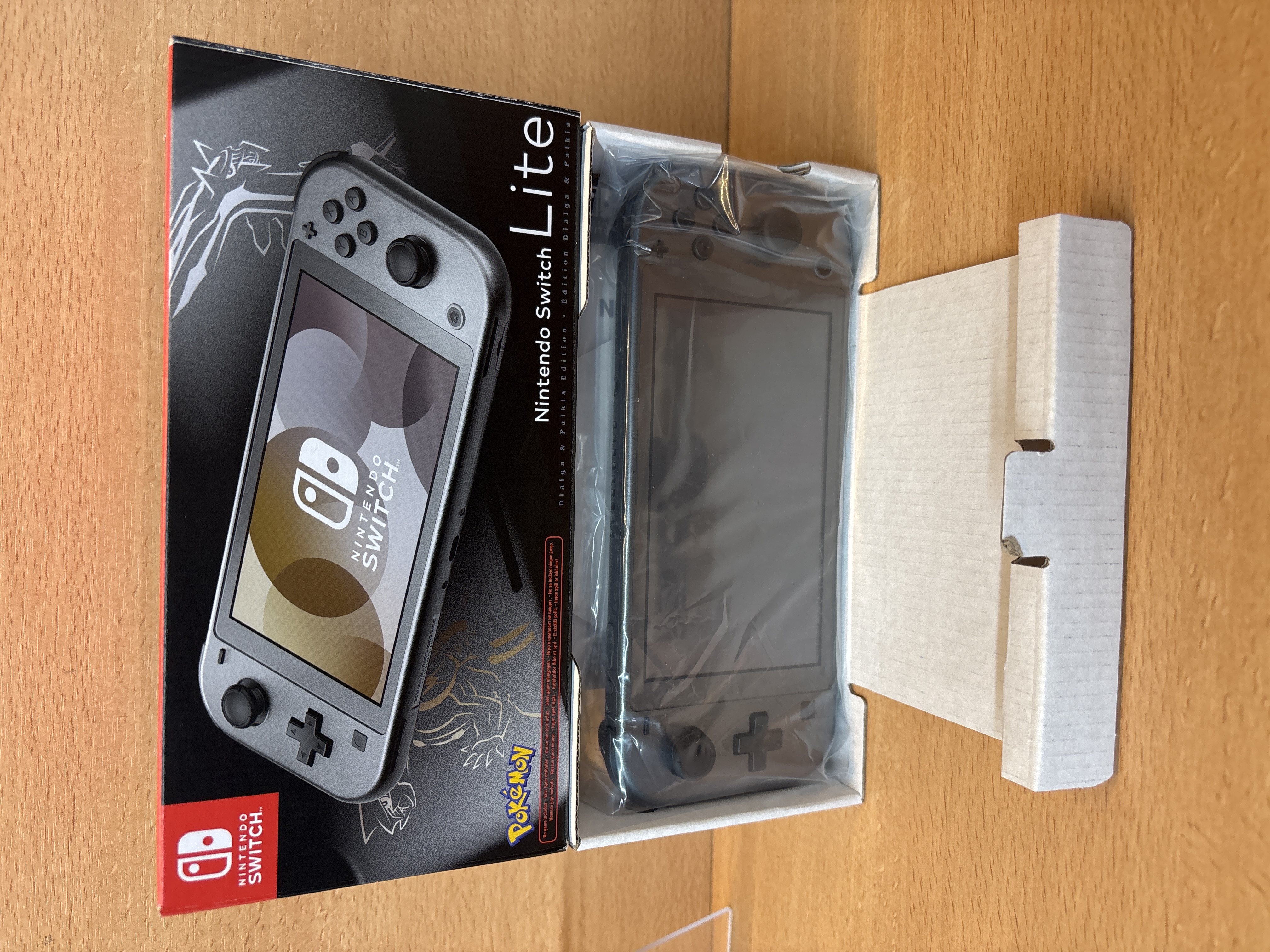 Nintendo Switch Lite Dialga & Palkia édition Pokémon complète