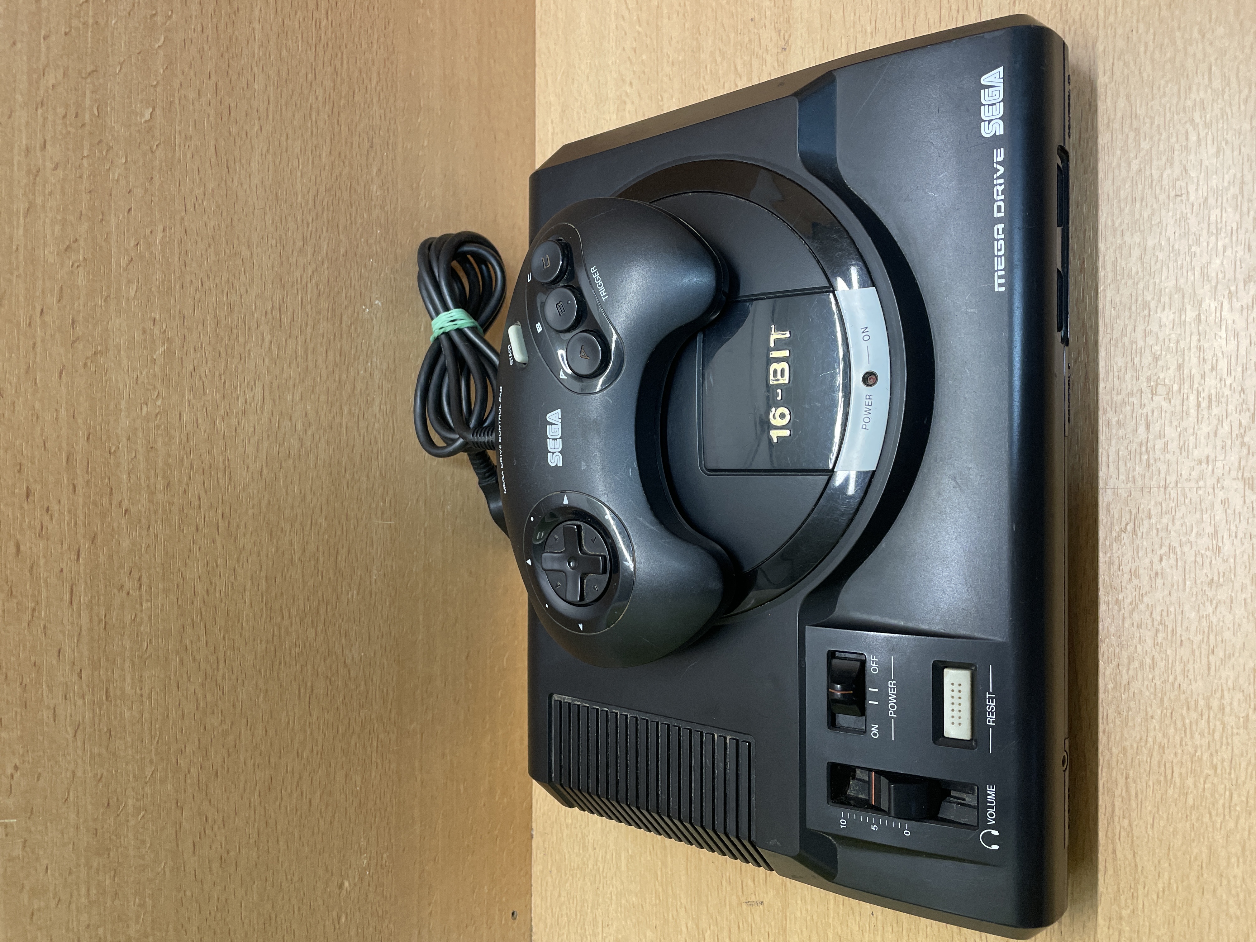 Console Sega Mega Drive 16-BIT avec manette