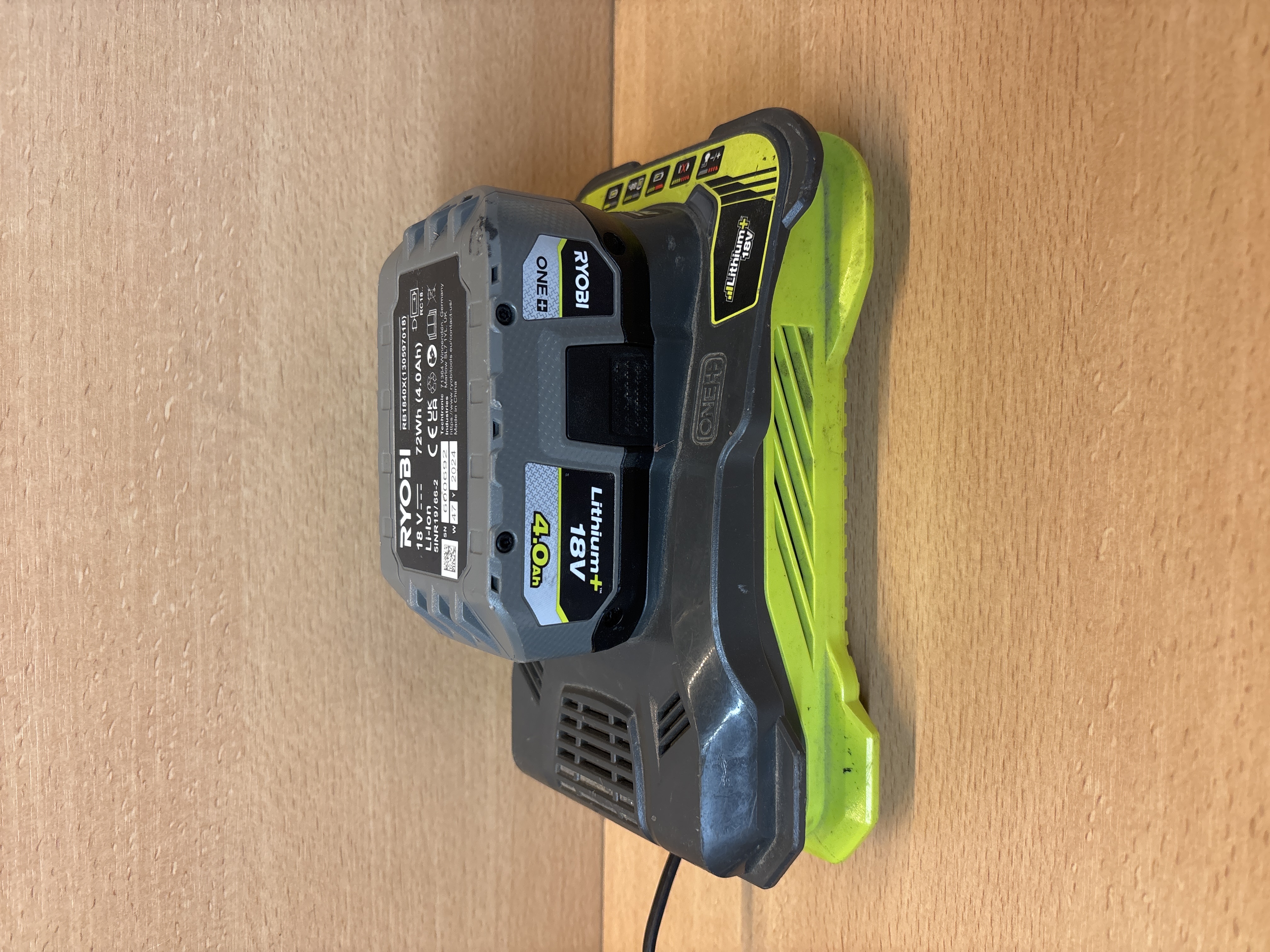 Batterie Ryobi RB1840X 18V 4Ah avec chargeur RC18150
