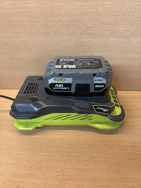 Batterie Ryobi RB1840X 18V 4Ah avec chargeur RC18150