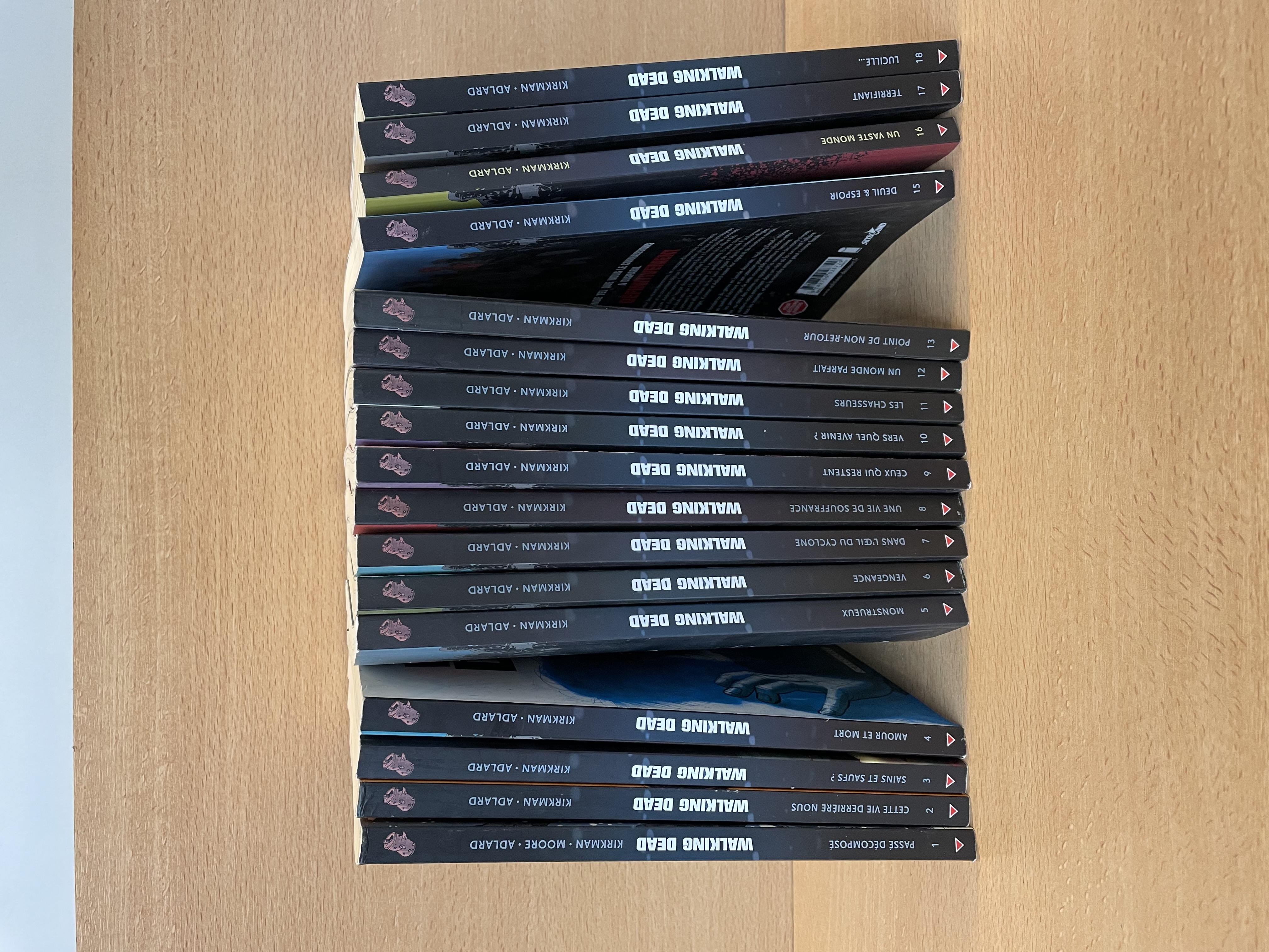 Lot 17 comics The Walking Dead tomes 1 à 13 et 15 à 18