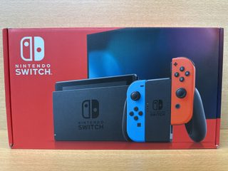 Console Nintendo Switch bleu néon rouge néon