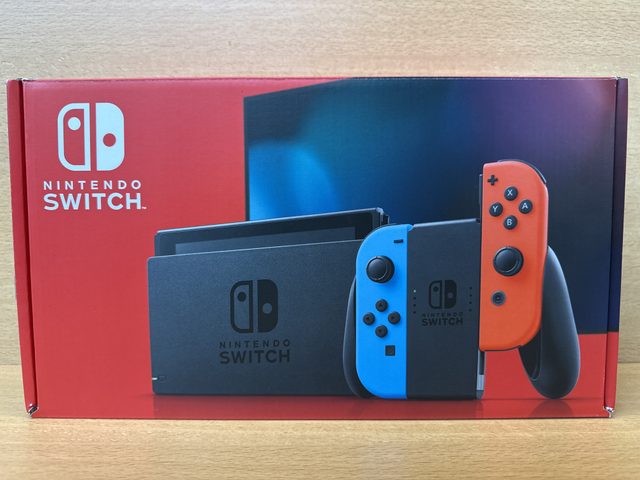 Console Nintendo Switch bleu néon rouge néon