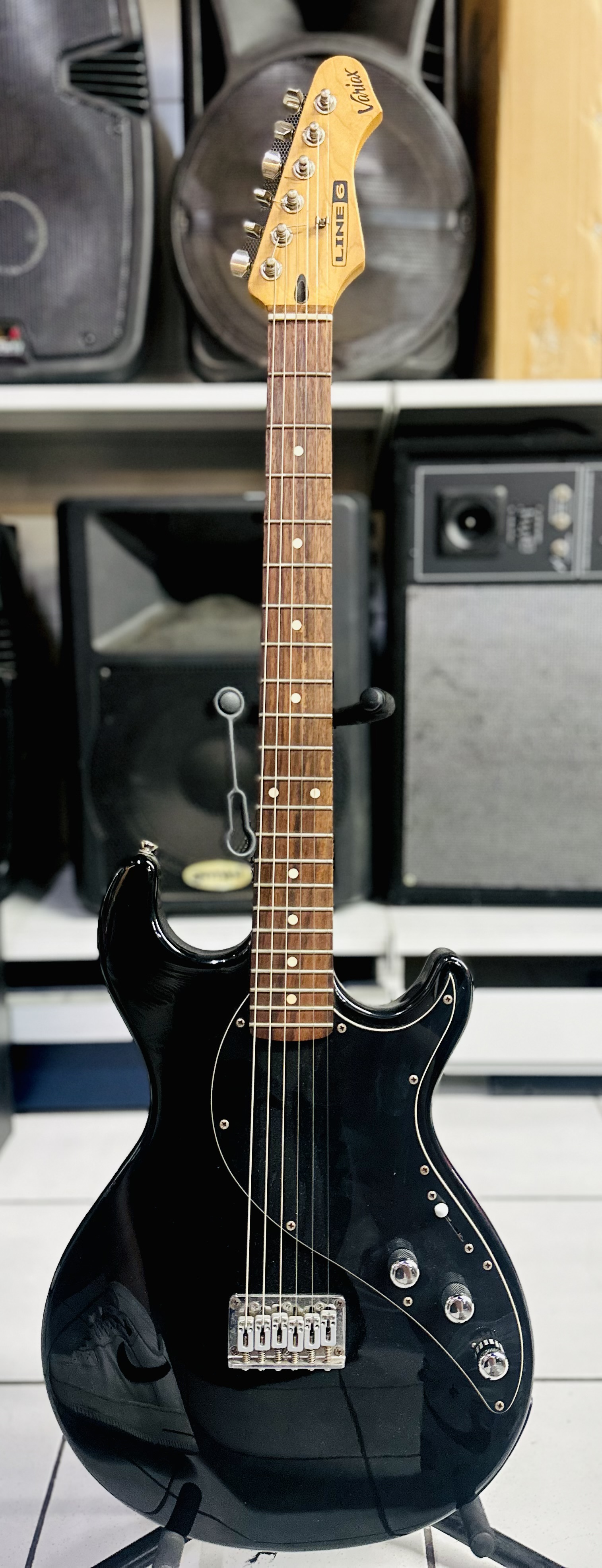 Guitare électrique Line 6 Variax noire
