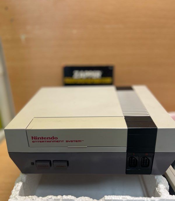 Nintendo NES Action Set avec boîte, Zapper et manette — photo 3
